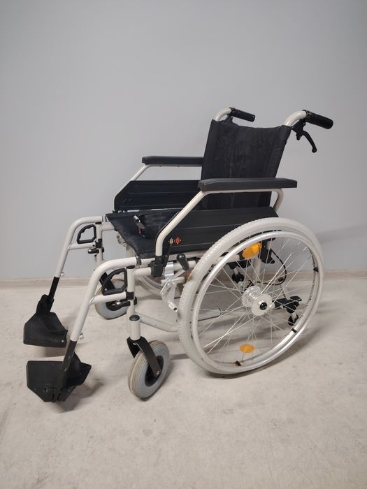 Carucior cu rotile/Fotoliu rulant  pentru persoane cu handicap.046