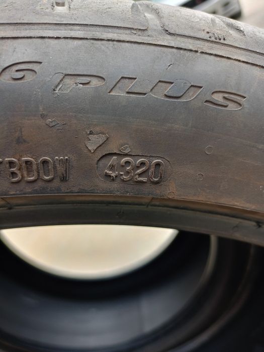 Продавам две гуми континентал цена за двете 275/35/20