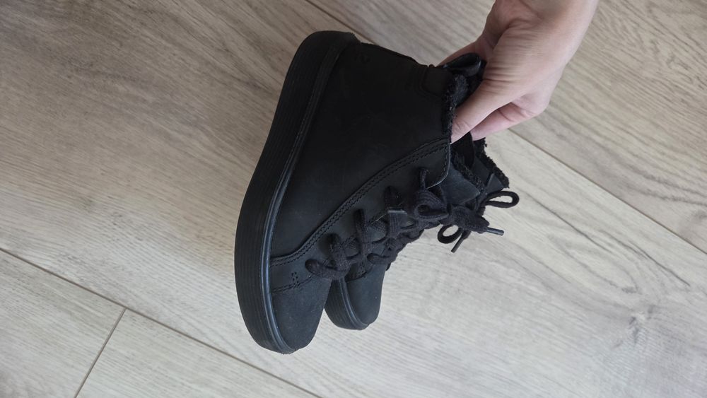 Продам детские ботинки Ecco