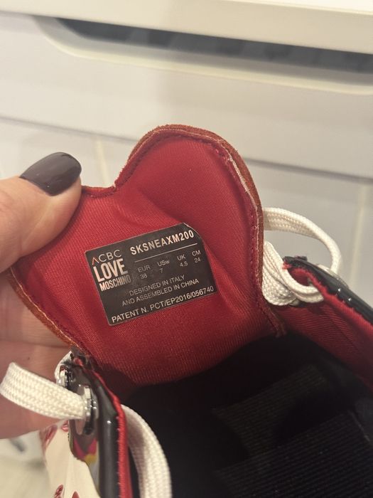 Adidasi Love Moschino