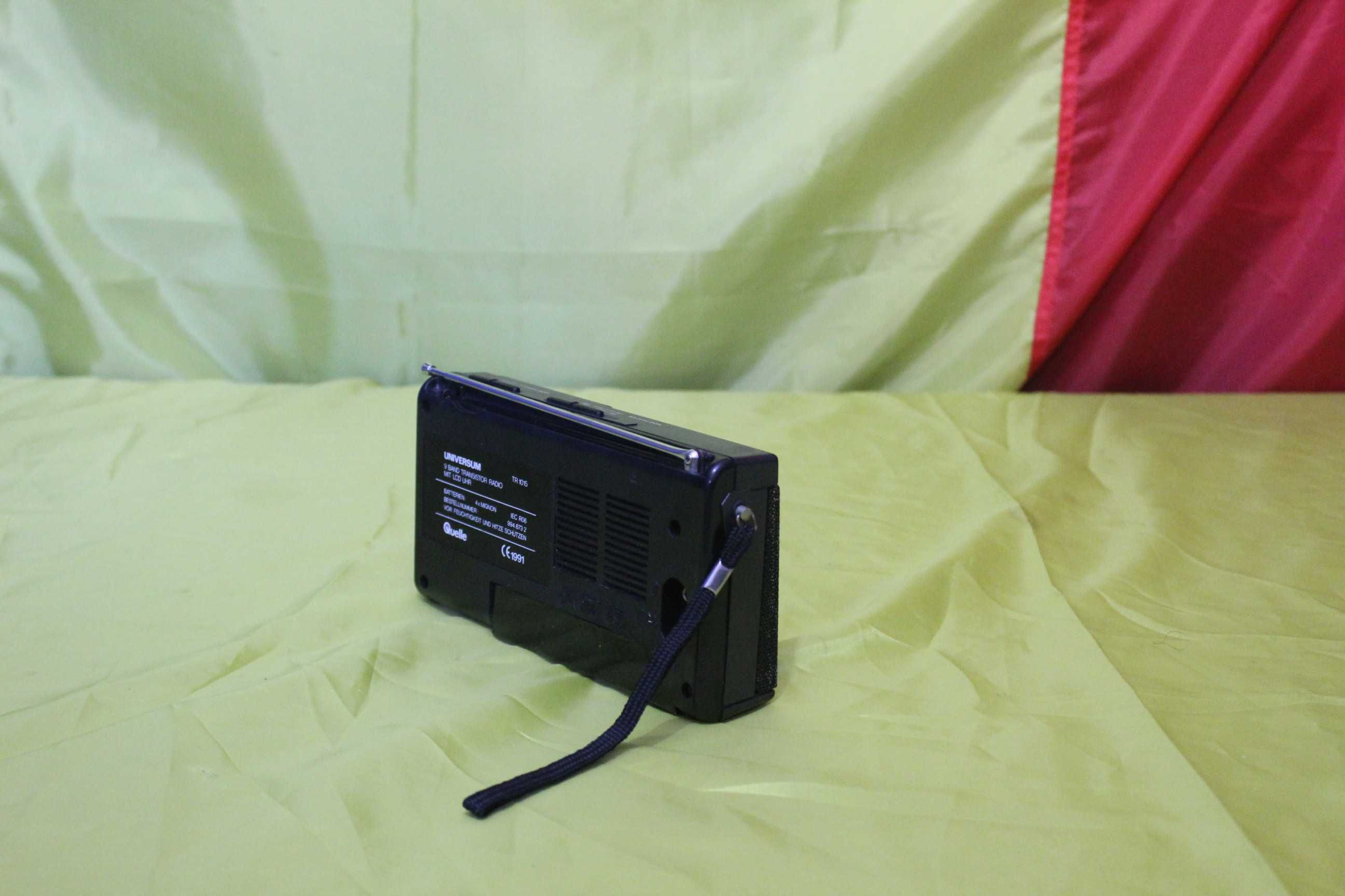 Radio  cu ceas alarma vechi - ( Germania) UNIVERSUM tr-1015