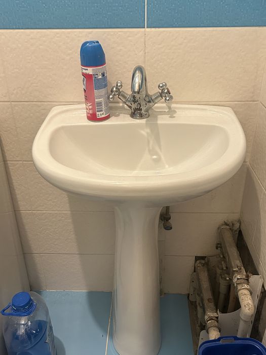 Раковина со смесителем