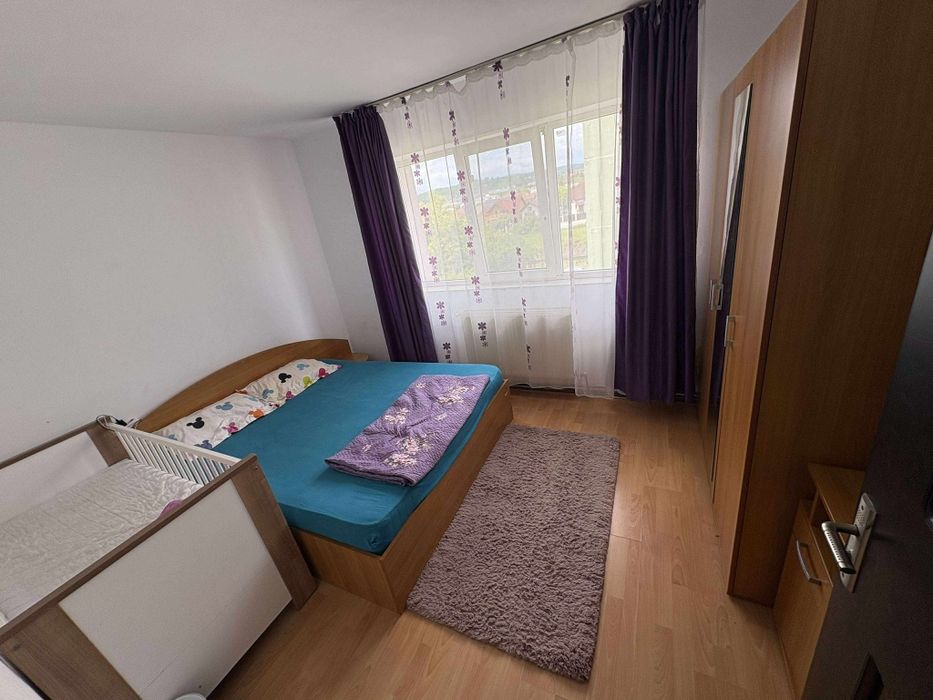 Apartament 3 camere de închiriat