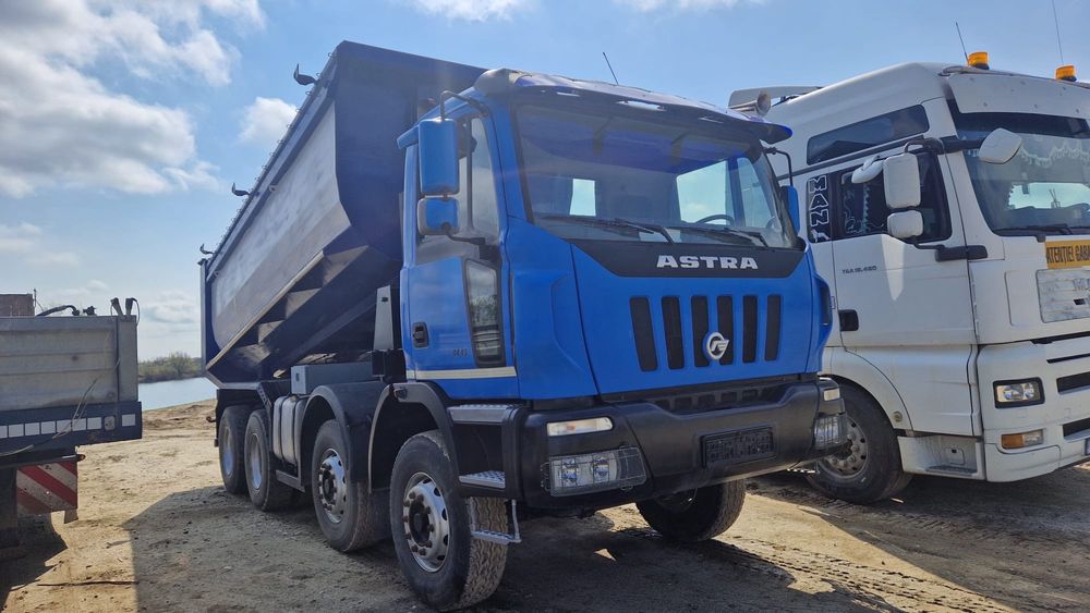 Vand autobasculanta 8x4 Astra