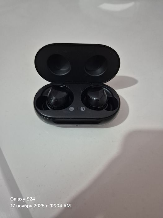 продам наушники галакси бадс