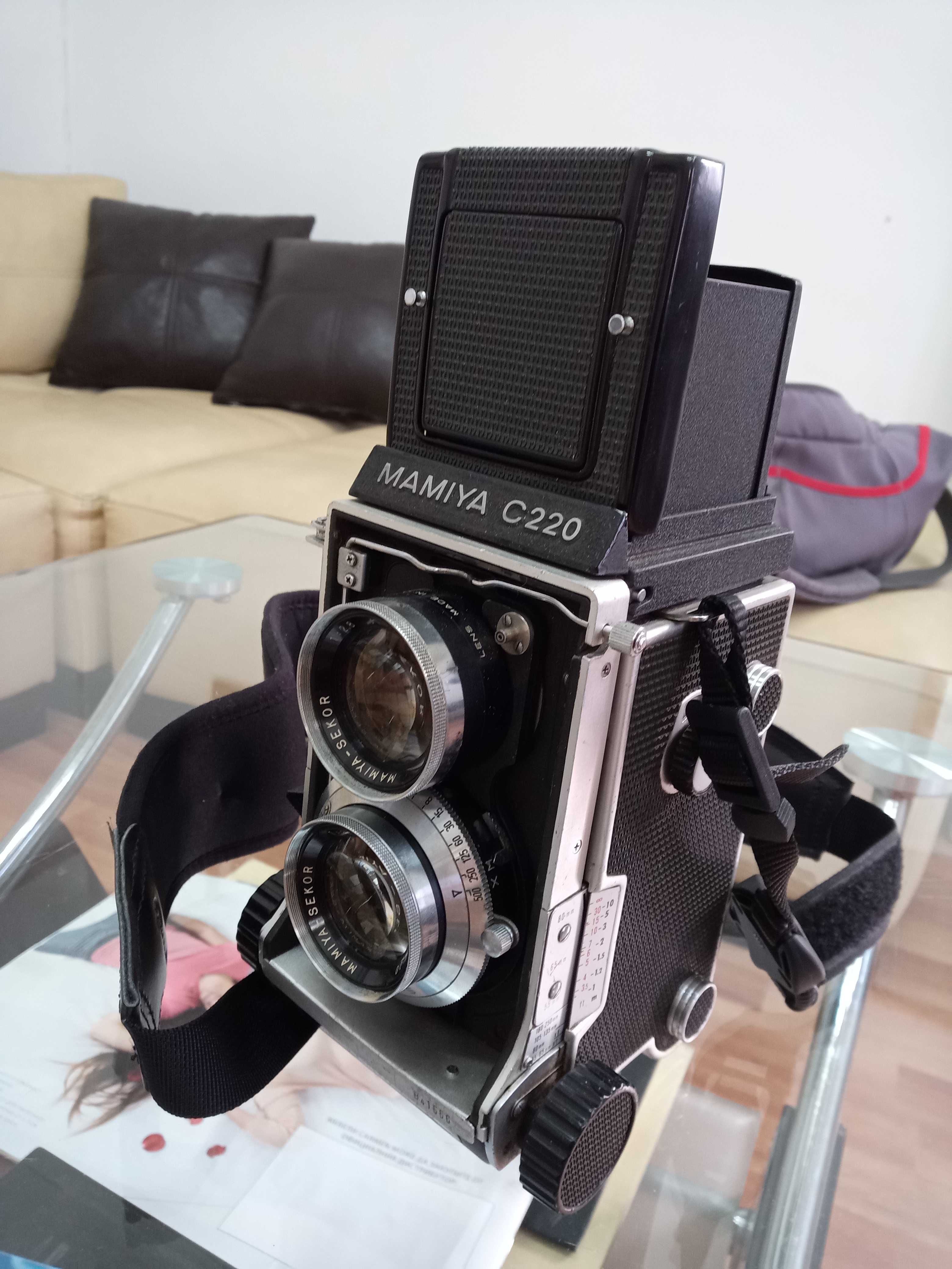 Средноформатен фотоапарат Mamiya C220