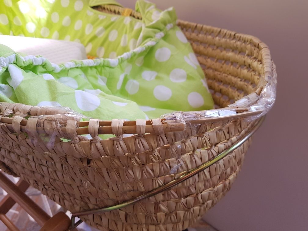 Кошара-Бебешко ратаново кошче на колелца