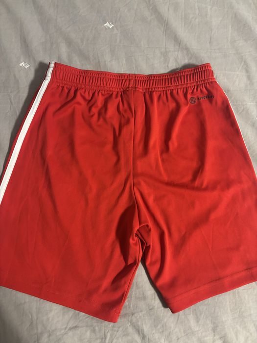 Детски къси панталонки на FC Bayern München