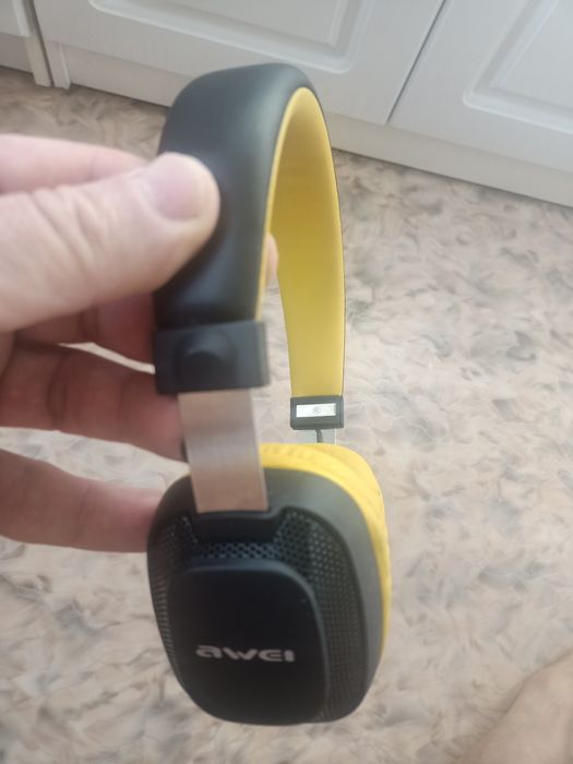 Продам наушники awei