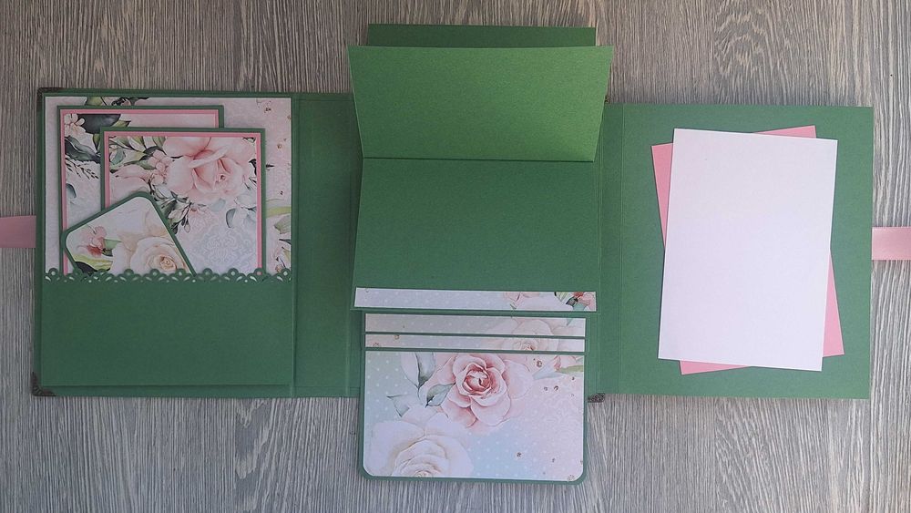 Скрапбук албум "Нежни рози" в розово, ръчна изработка /47.9