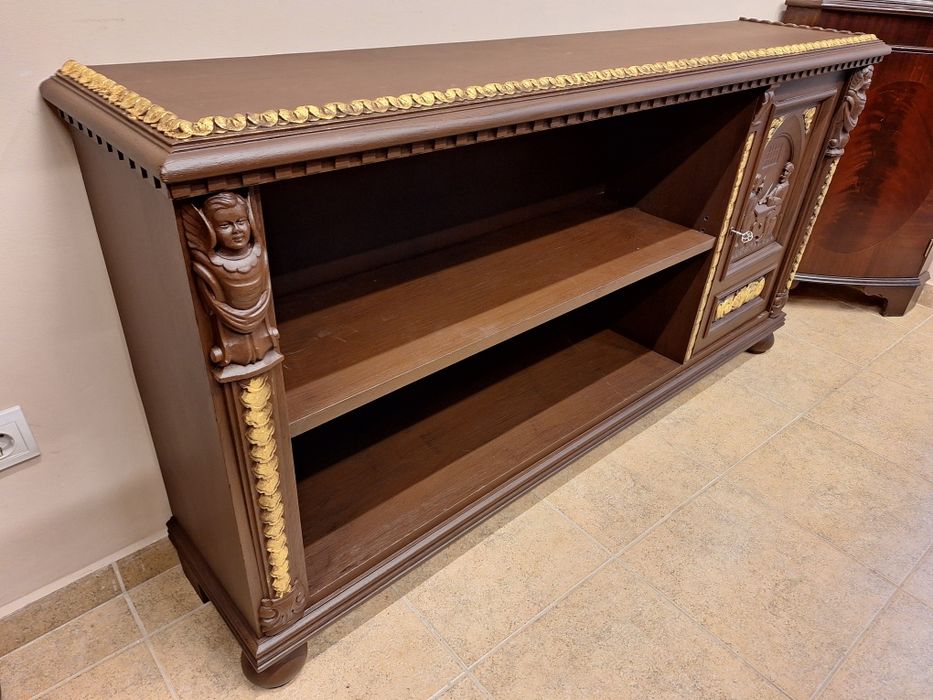 Комод, скрин, библиотека с богата дърворезба