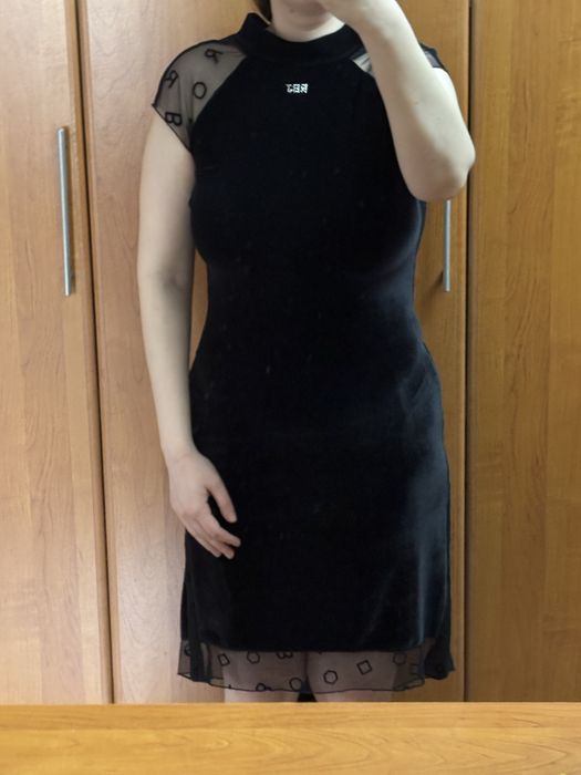 Черное платье прямого кроя