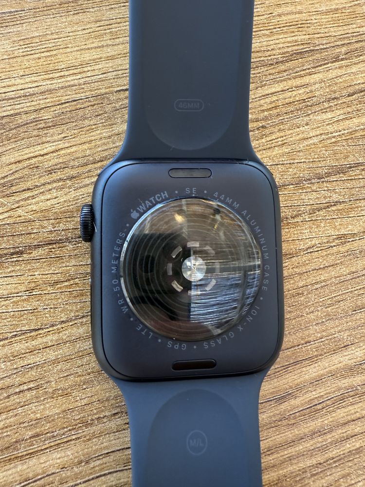Apple Watch SE (2nd Gen) 44mm чисто нов !