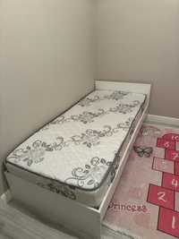 Продается Кровать с матрасом , 2 штуки . Размер кровати 90*2.