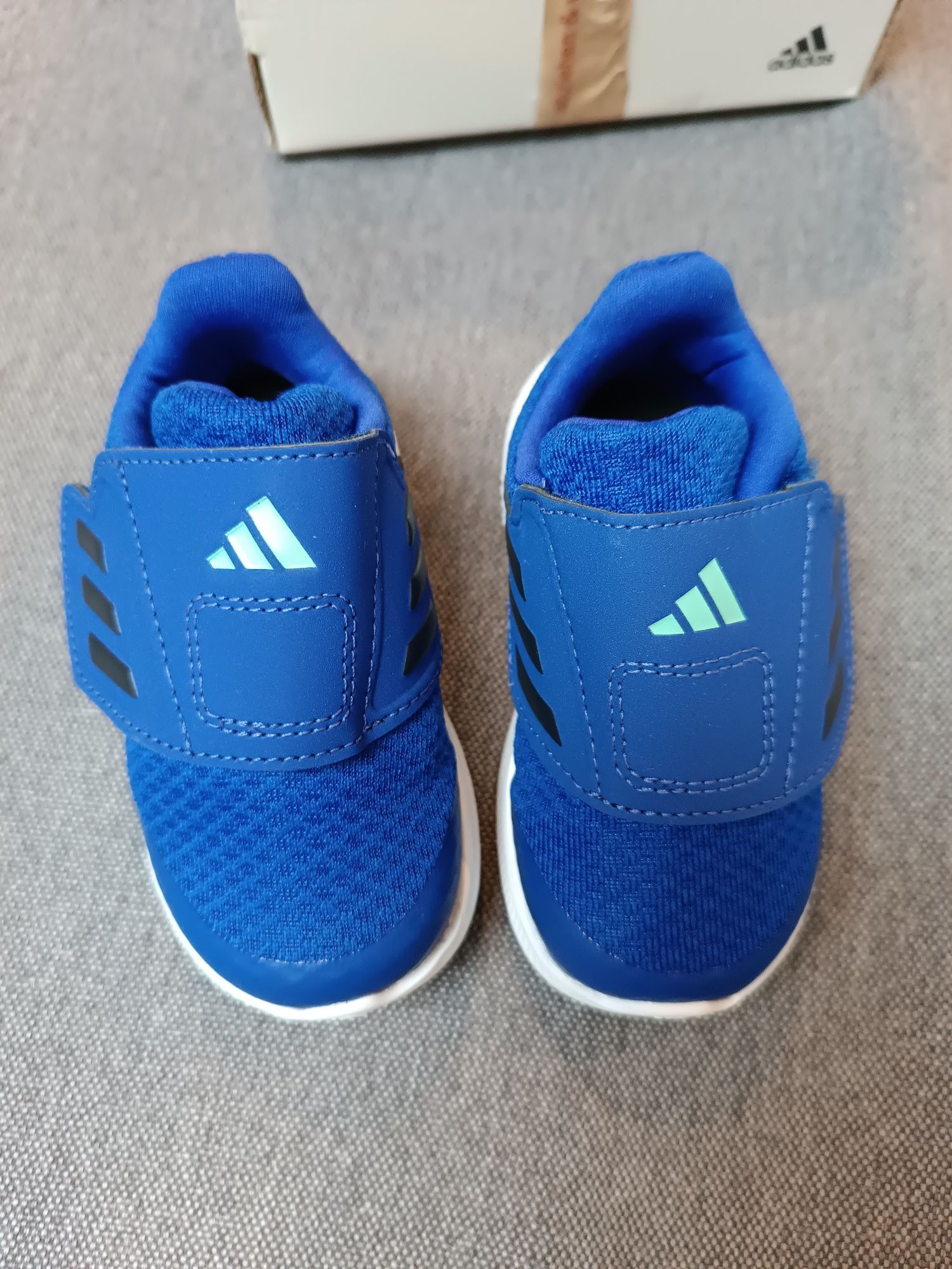 Маратонки за бебе adidas оригинални р-р 20