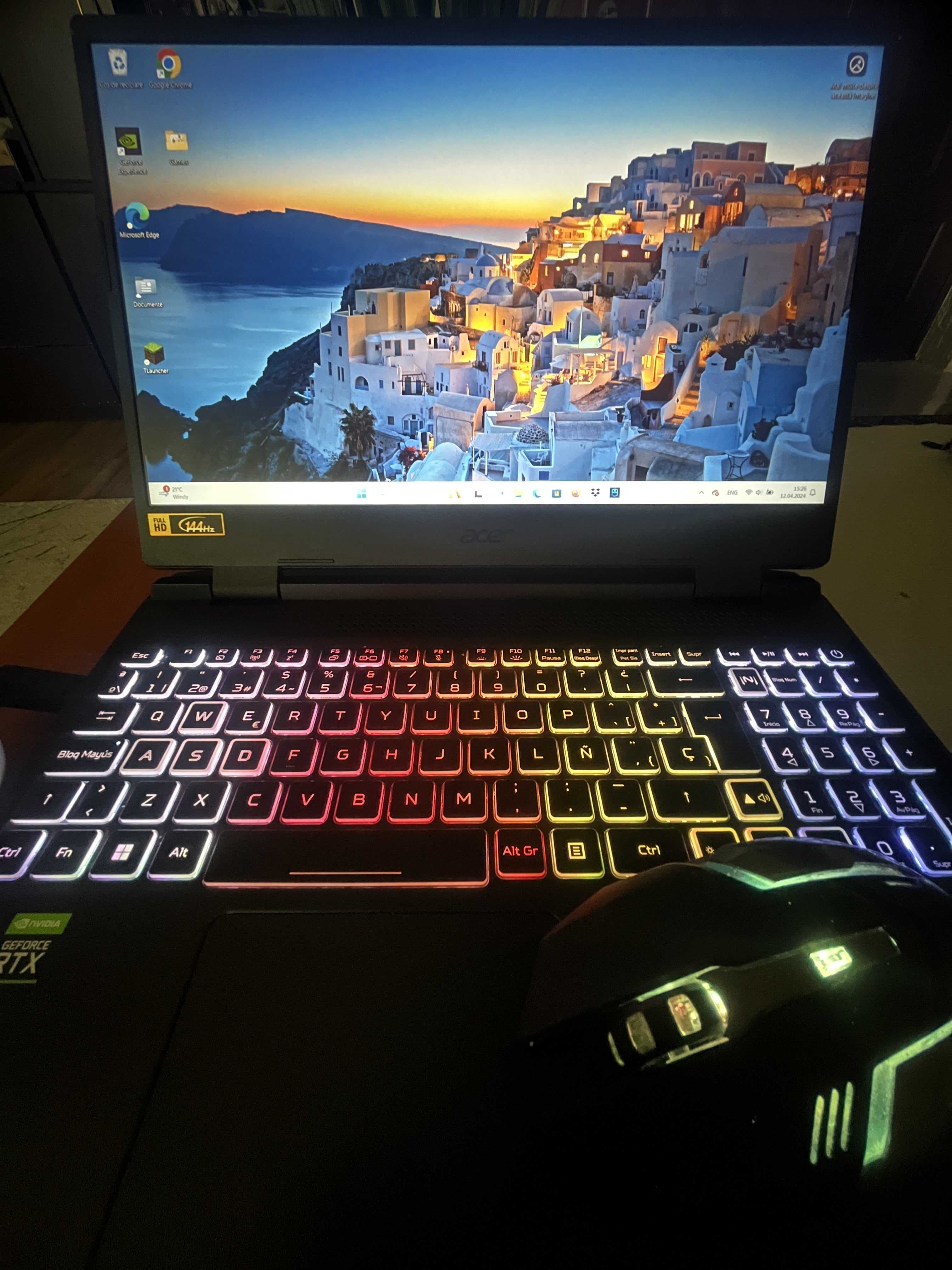 Laptop Gaming Nitro 5 NOU cu mouse de Gaming NGS