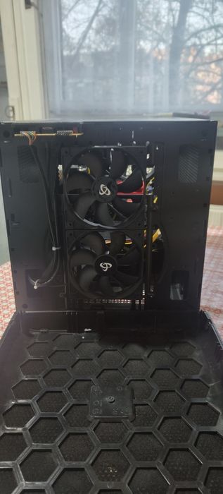 Продавам компютър и монитор AMD 860K / 8GB RAM/ NVIDIA GTX 960