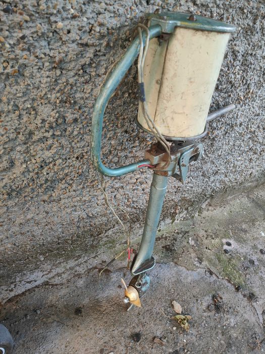 двигател за лодка 12 волта работещ