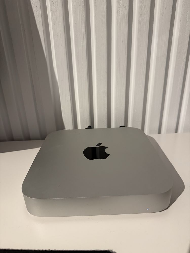 Mac Mini PC Apple M2, 8 nuclee CPU and 10 nuclee GPU, 8GB, 256GB SSD