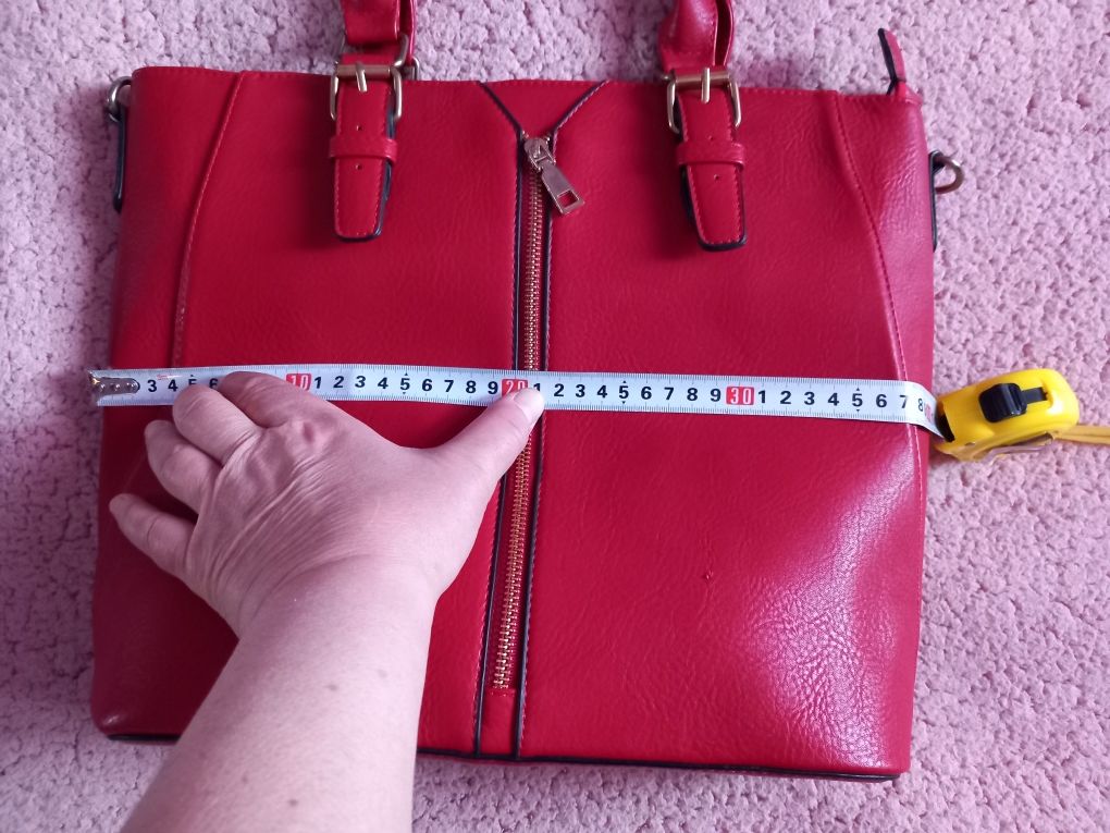 Чисто нова червена кожена чанта,  голям размер