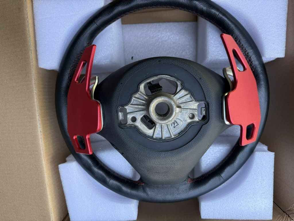 Продавам отличен волан с Airbag за BMW f30