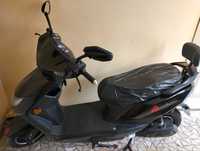 Электро скутер черного цвета