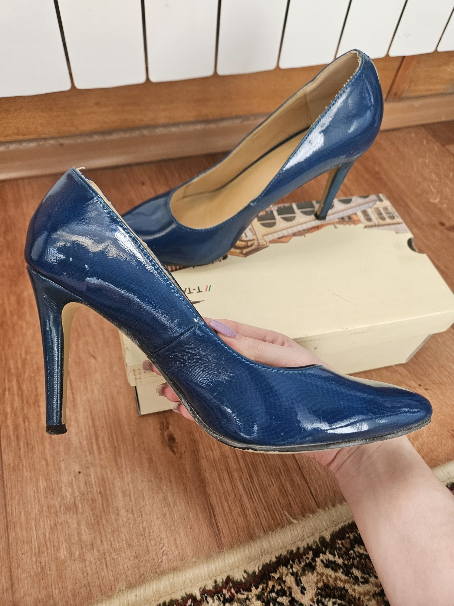 Женские синие туфли
