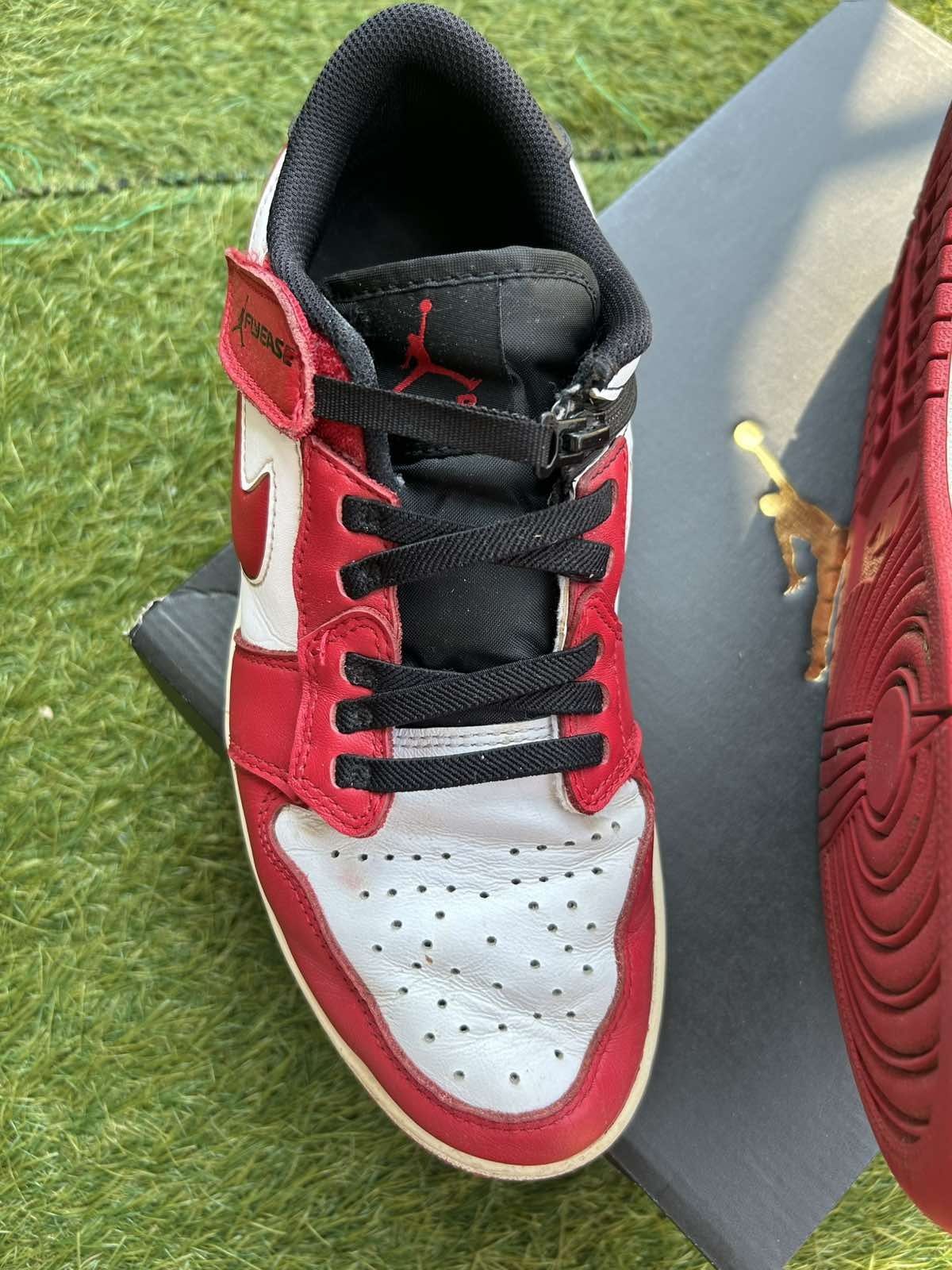 Мъжки ниски сникърси Nike Air Jordan 1 Low Flyase червено-бели кожени