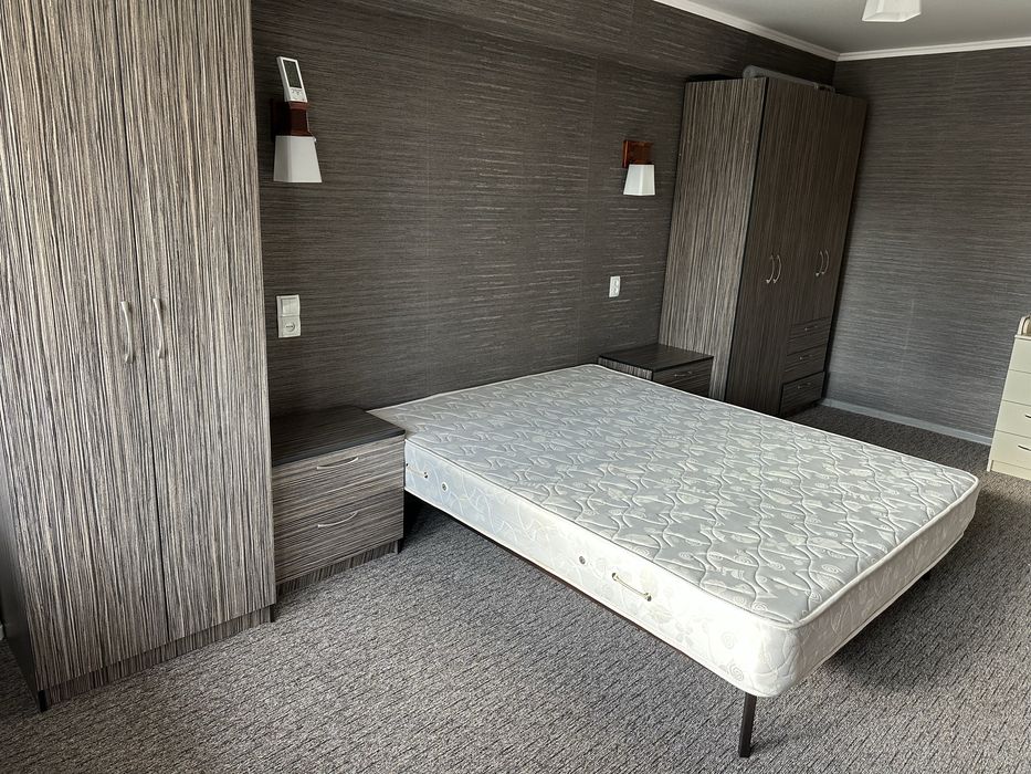 Проодам спальный гарнитур( без кровати)