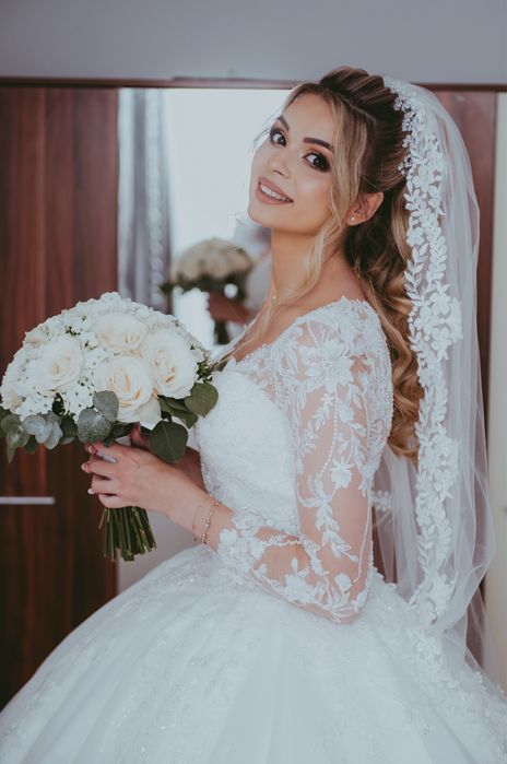 Vand rochie de mireasa Aryanna Karen