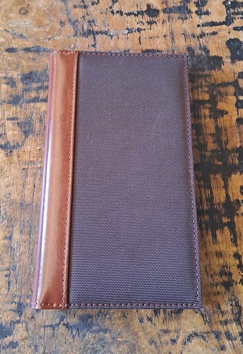 визитник изкуствена кожа кафяв луксозен за 72 визитки