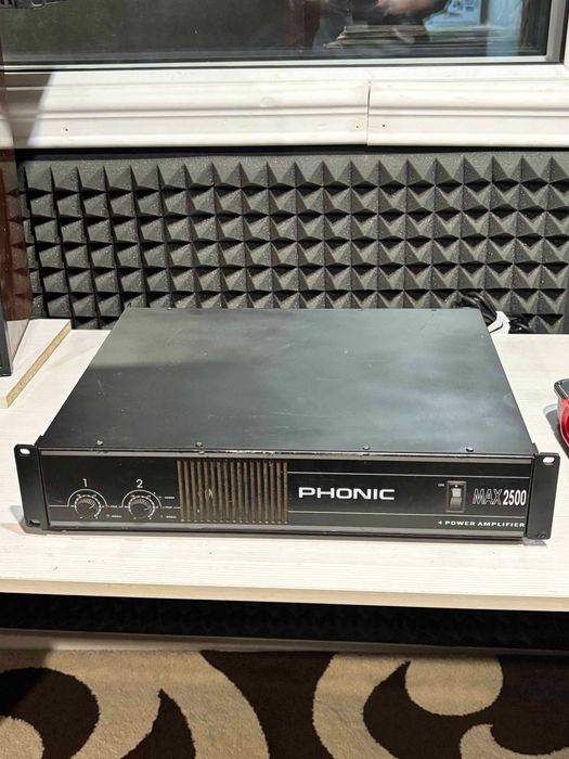 усилитель звука Phonic MAX 2500