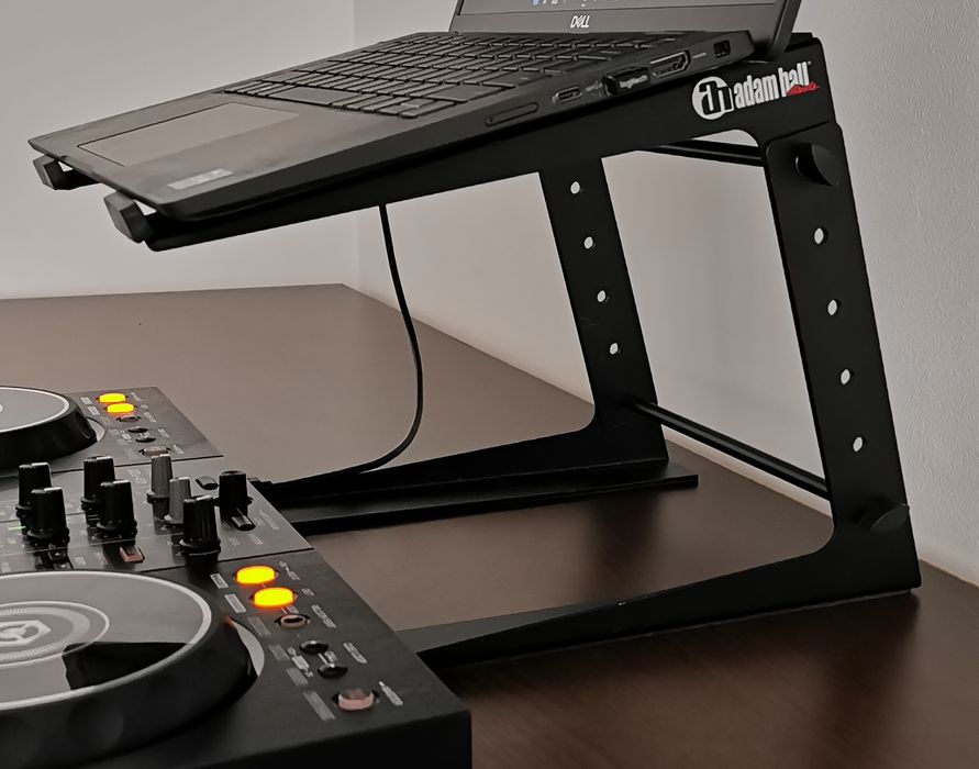 Laptop stand Adam Hall pentru DJ