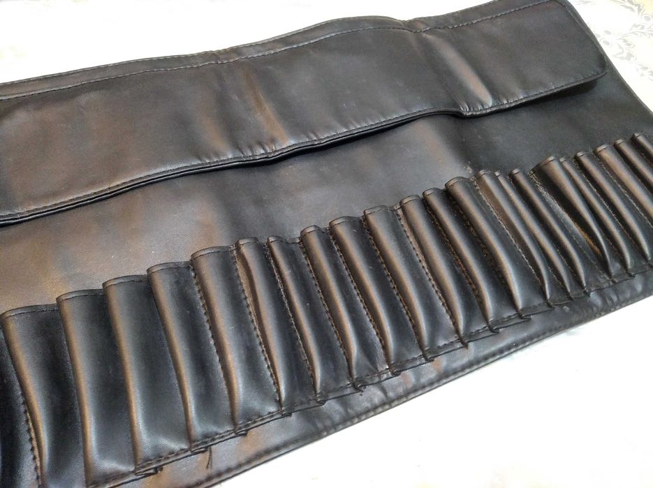 Чехол для косметических кистей.