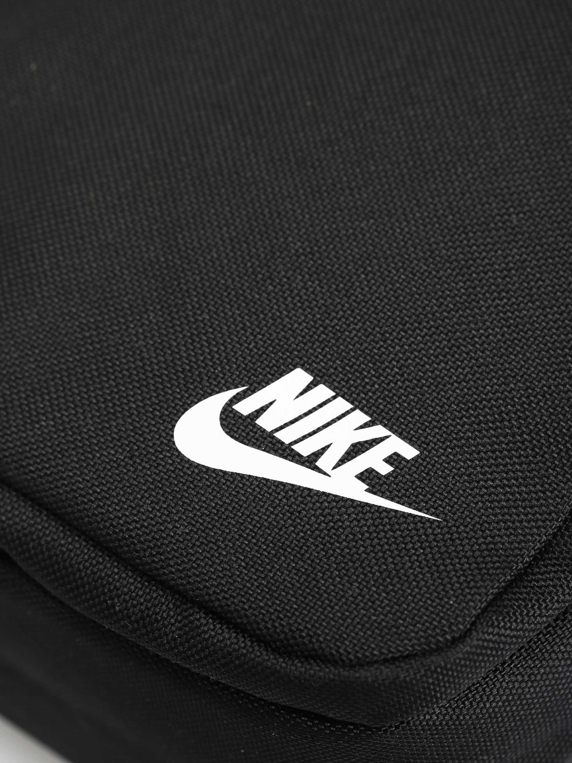 Продавам оригинална Nike чантичка