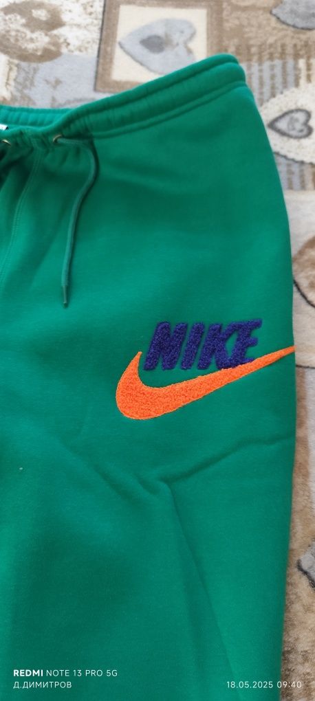 Чисто ново долнище на Nike!!!