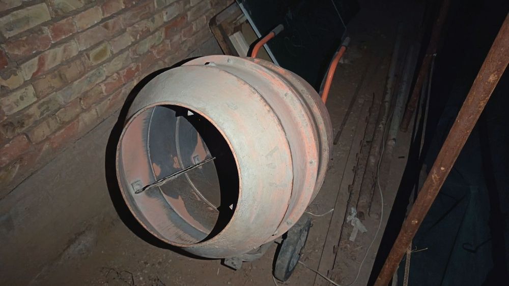 Строительная бетонамешалка