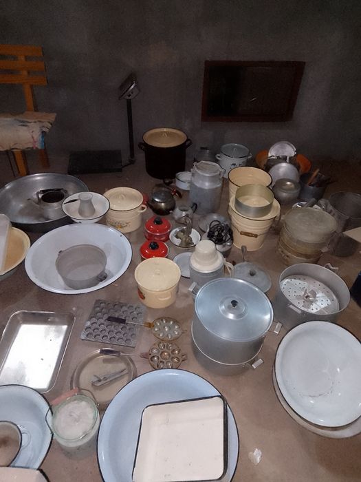 Посуды и  тазик   б у