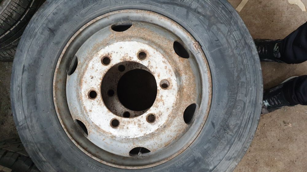 Джанти с гуми 225 75 17.5 ласа