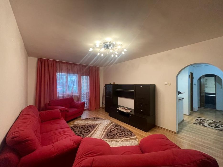 Închiriez apartament 3 camere