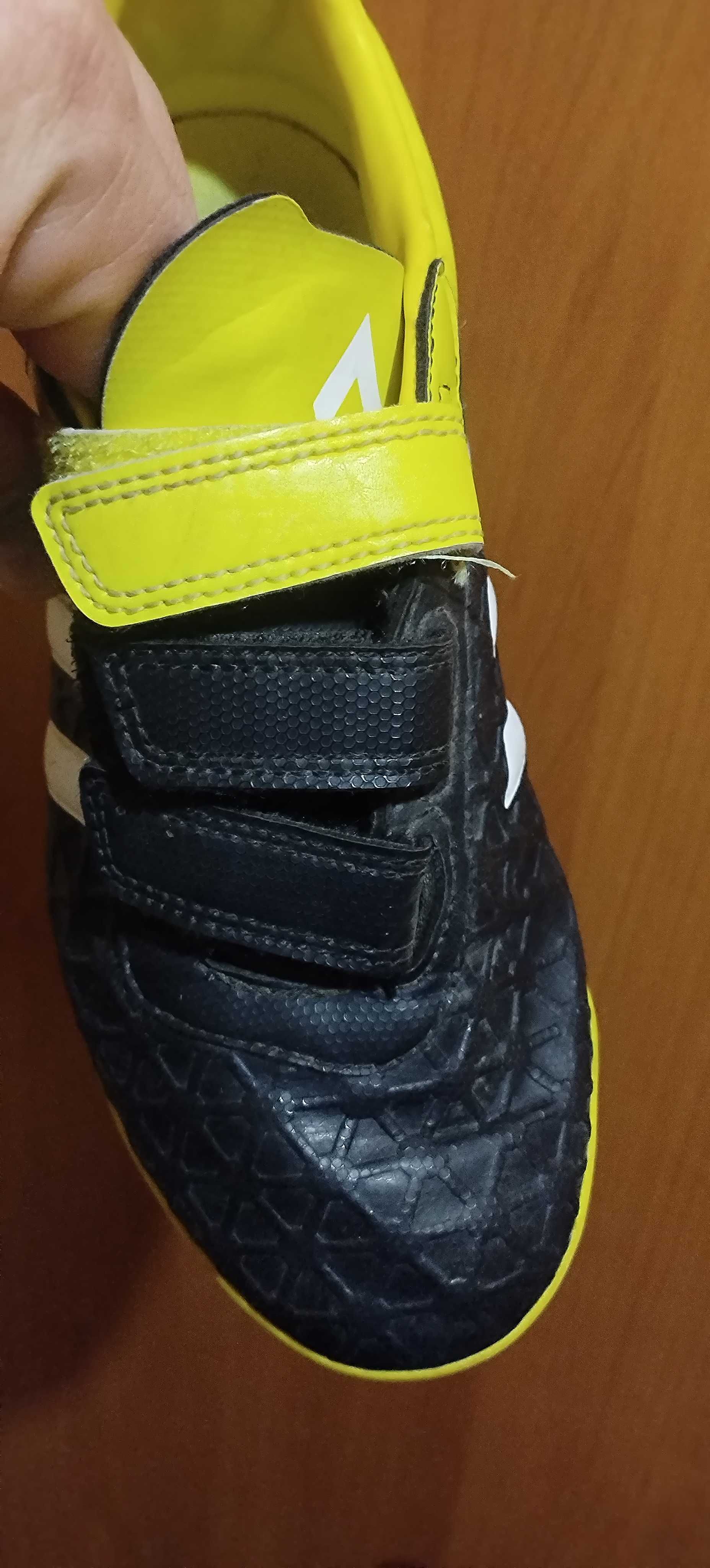 Продавам много запазени стоножки Adidas.36 2/3