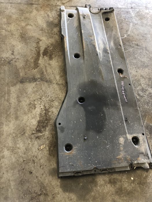scut lateral stanga volkswagen passat b8 2015