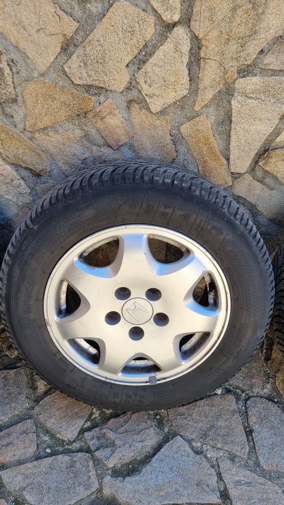 Комплект джанти от Honda Odyssey 15" 5x114.3 със зимни гуми 195/65 R15