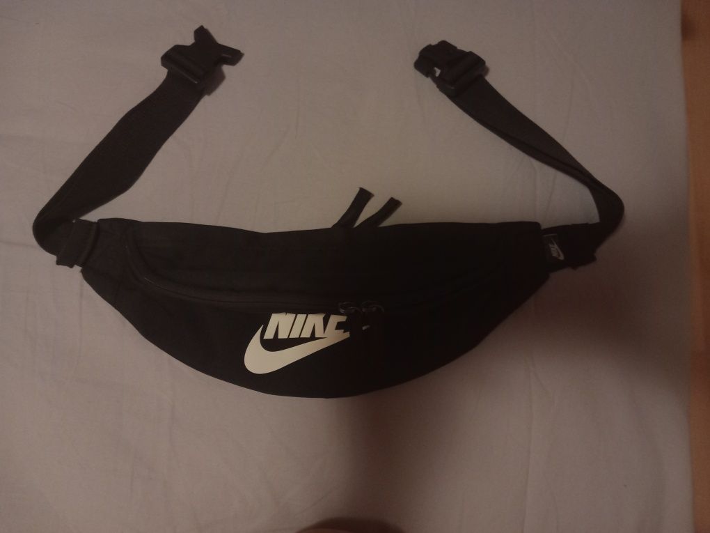 Оригинална чанта за през рамото на NIKE
