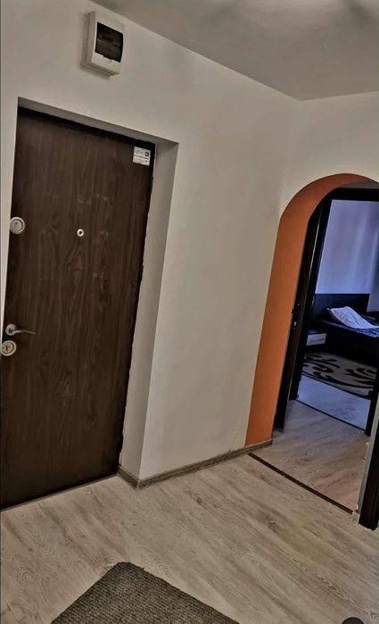 Închiriez apartament