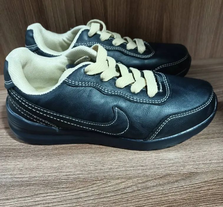 Кроссовки, макасы