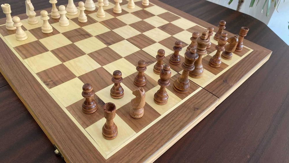 Шах и табла 50х50см с дървени фигури