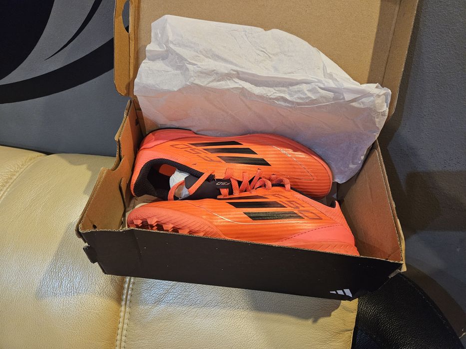 Ghete fotbal sala Copii ADIDAS
F50 LEAGUE IN J IF1369