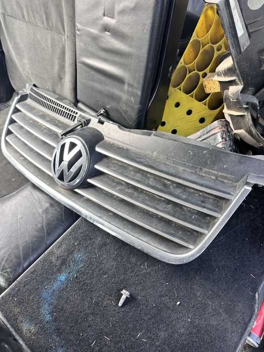 Решетка предна Volkswagen Passat 5.5