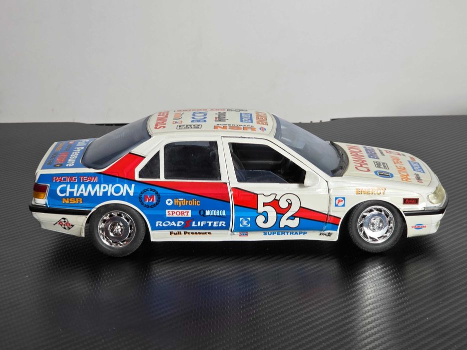 Macheta Auto 1/18 Majorette Peugeot 605